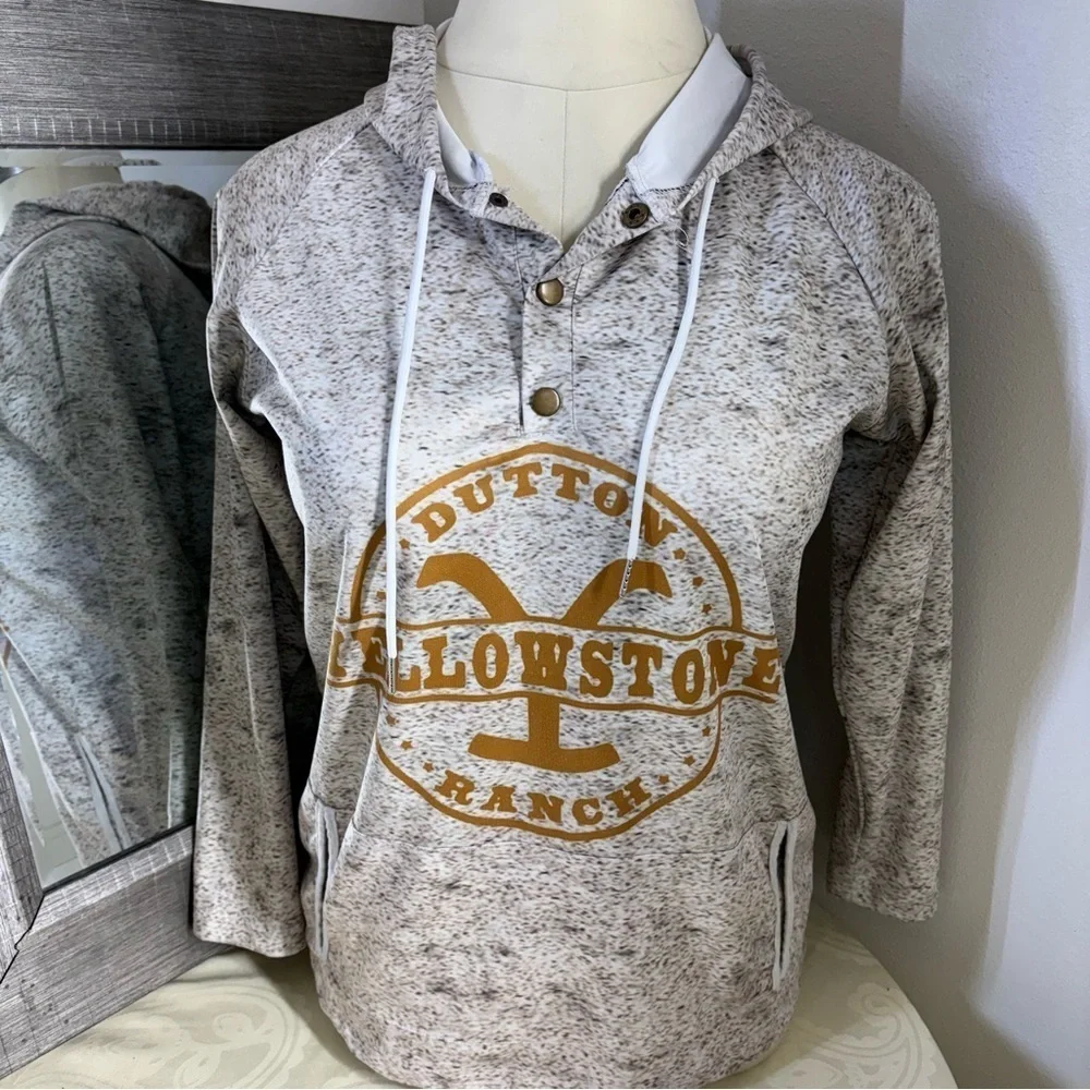 Source Unknown Gray Sweater with Vintage Logo